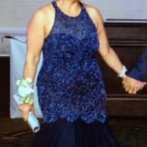 A gorgeous mother of the bride dress,Wore one time for 3 hours.great condition.